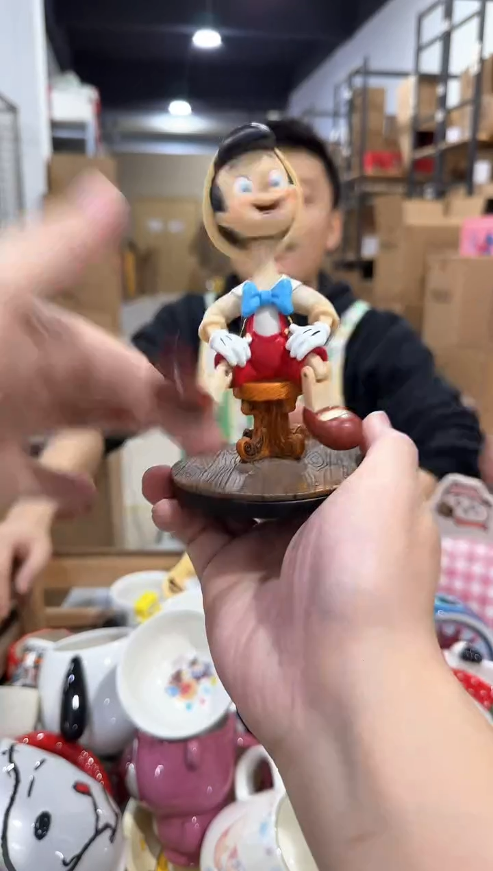 瓷片摇头匹诺曹摆件 