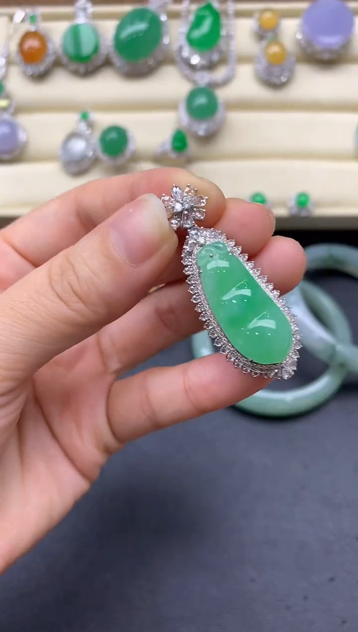 翡翠18K金镶嵌颈饰652-中国好珍宝