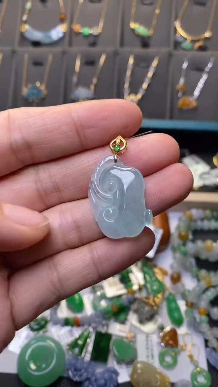 颈饰18K金镶嵌翡翠净货37578