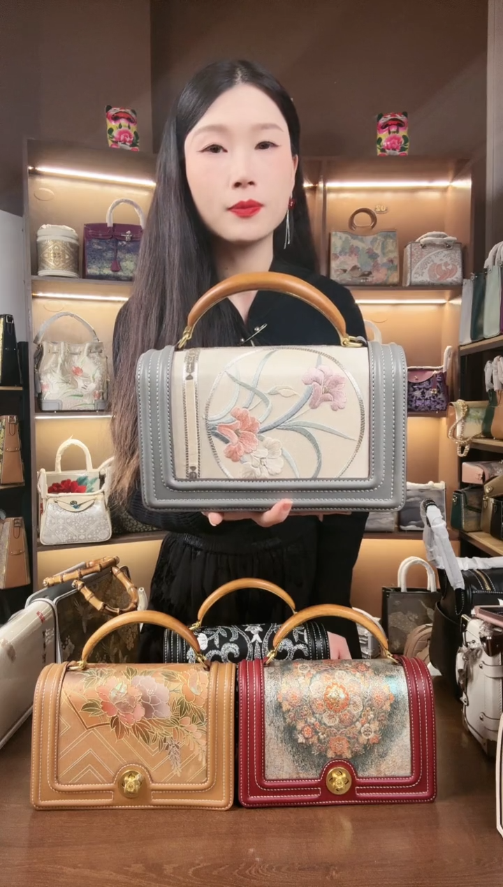 【闪购商品】织绣【26号】岁玺子兮 头层牛皮 楠木小香包