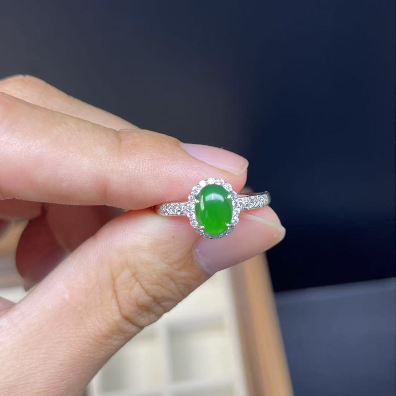 天然A货翡翠S925银镶冰阳绿蛋面戒指
