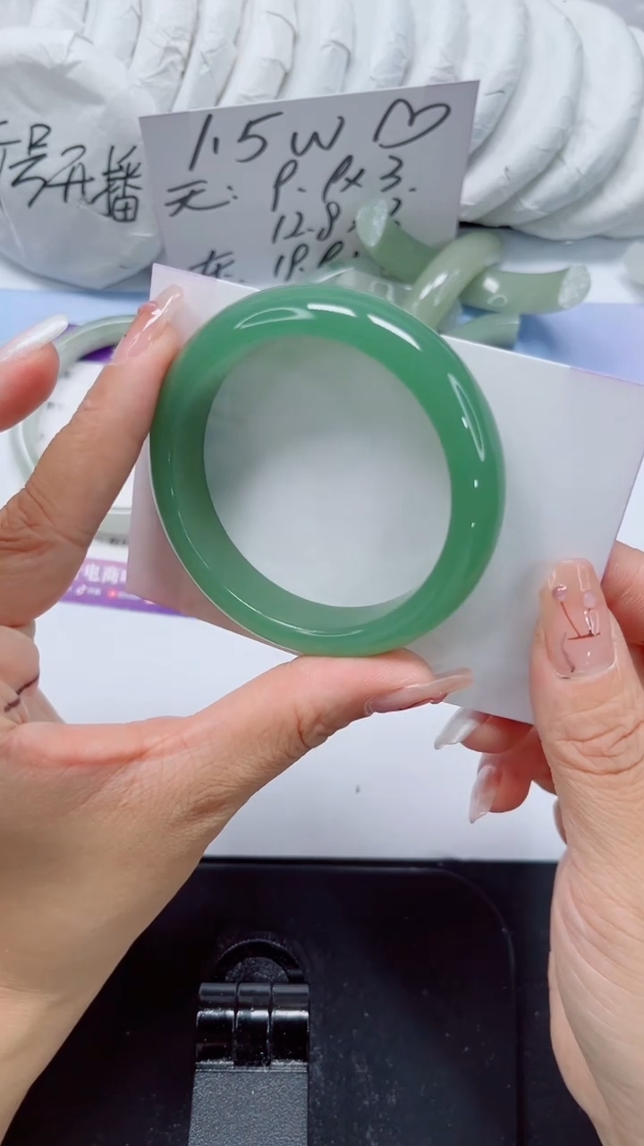 未镶嵌手镯石英质玉112-52.7