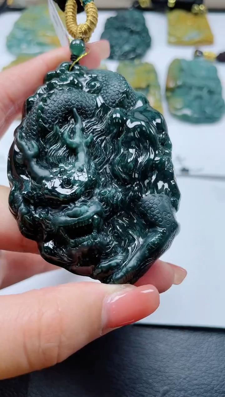 翡翠未镶嵌颈饰