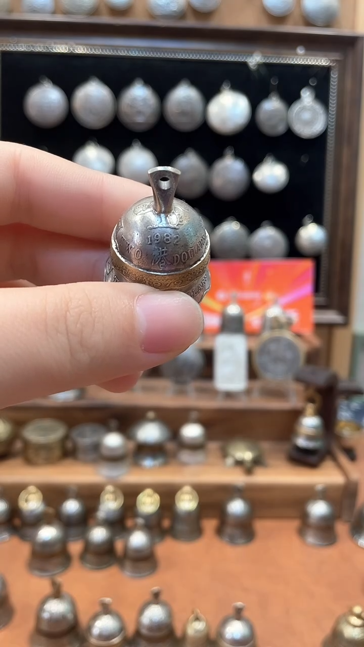 w****r香港2元铃铛微瑕