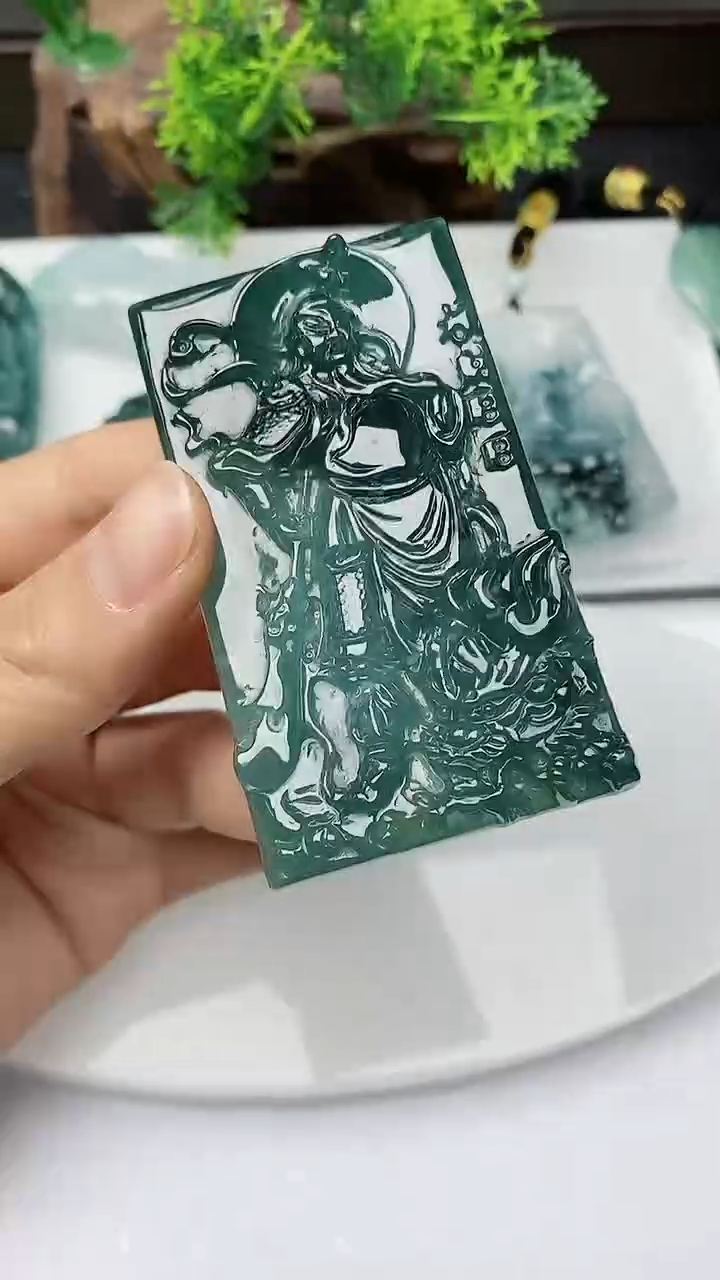 【闪购商品】翡翠颈饰未镶嵌         