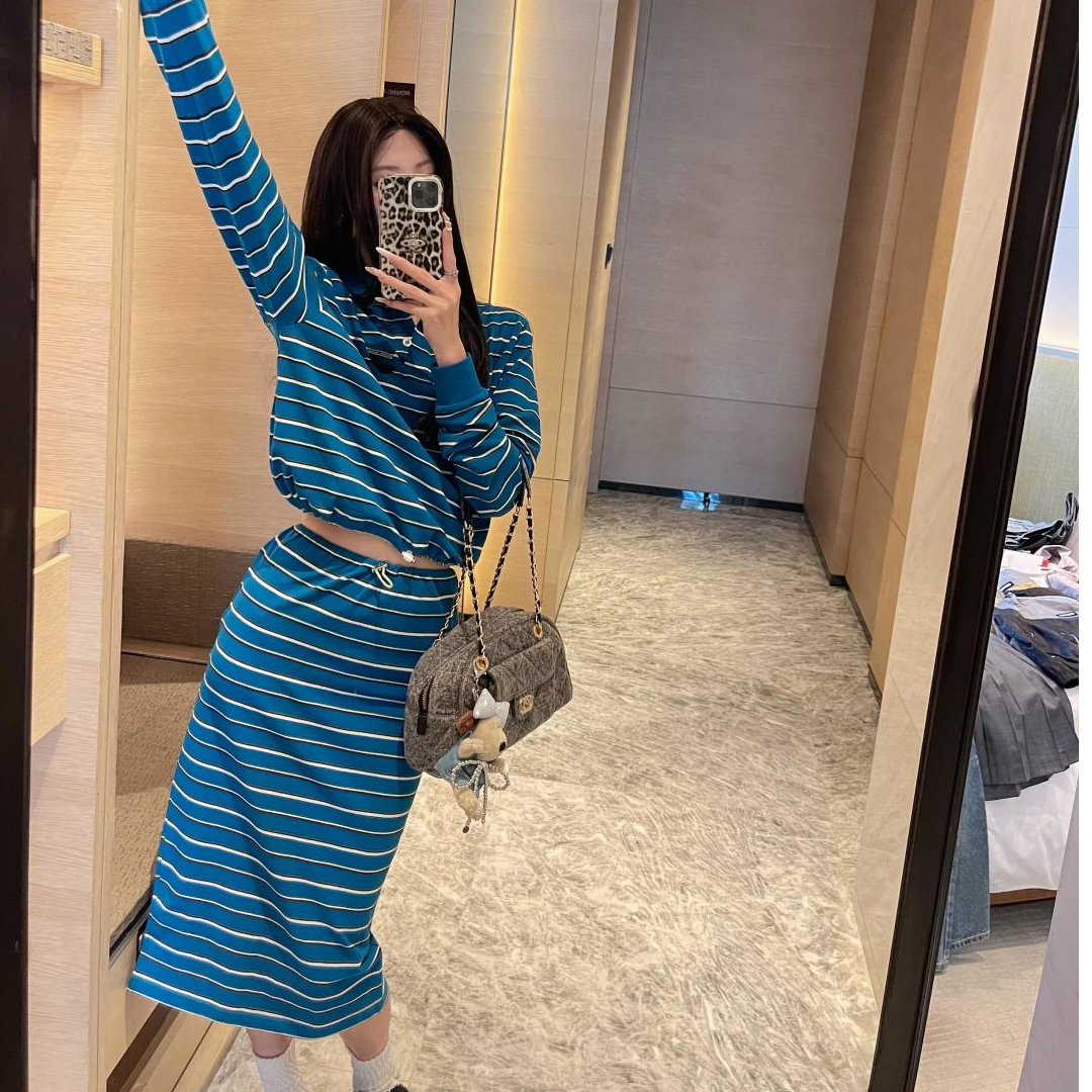 早春针织上衣半裙套装