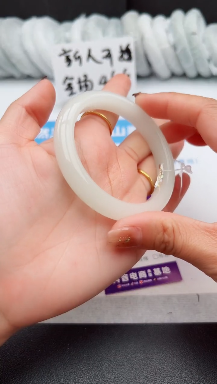 【闪购商品】石英质玉手镯未镶嵌237-PB