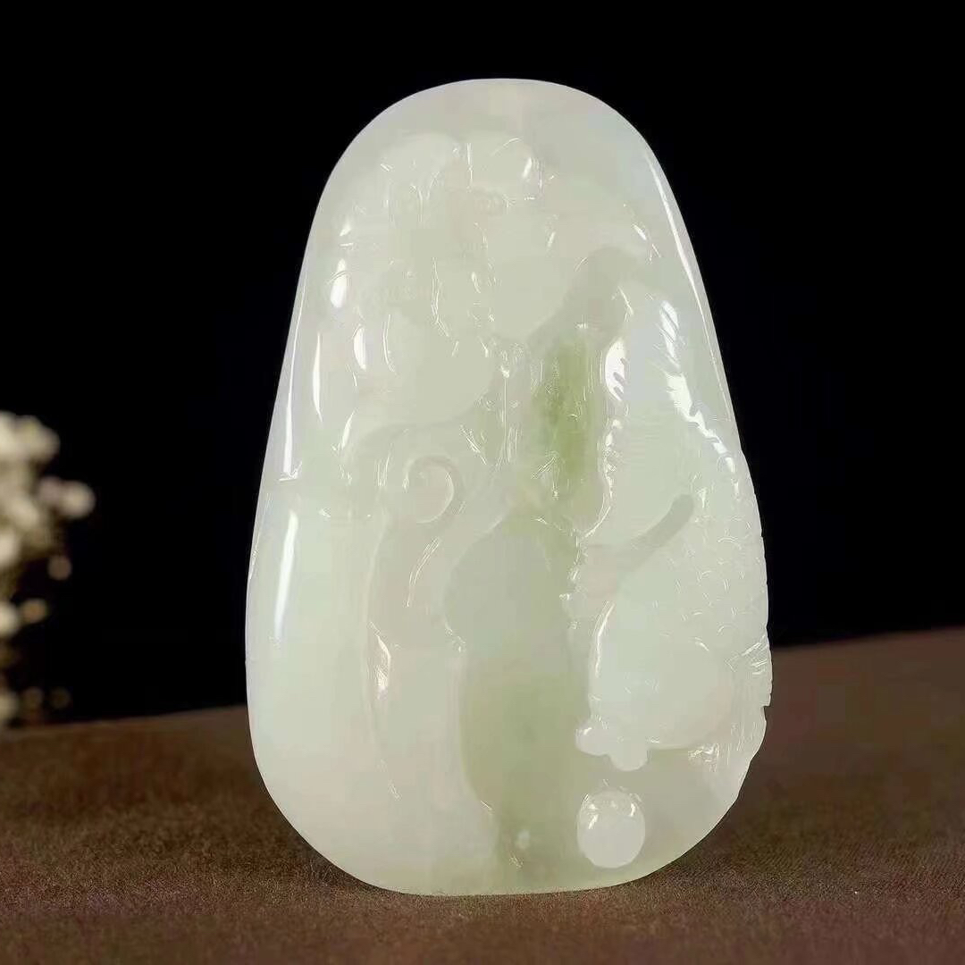  连年有余• 鲤鱼闹莲和田玉 规格：64x41x7mm 重39g HTY18