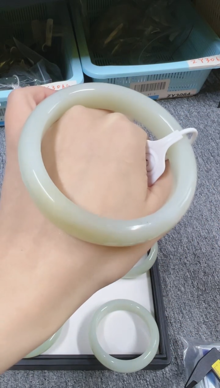 【闪购商品】和田玉手镯未镶嵌zy4272圈口63