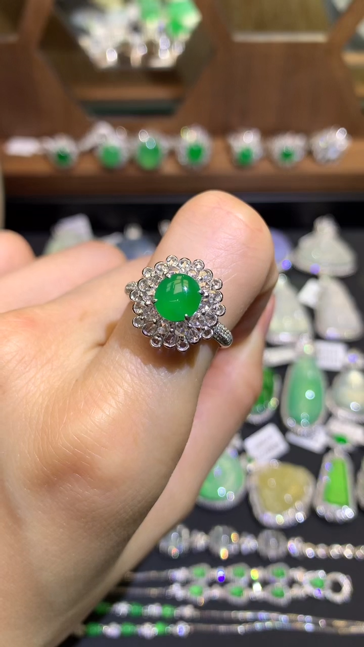 【闪购商品】翡翠吊坠(不含链)18K金镶嵌戒指