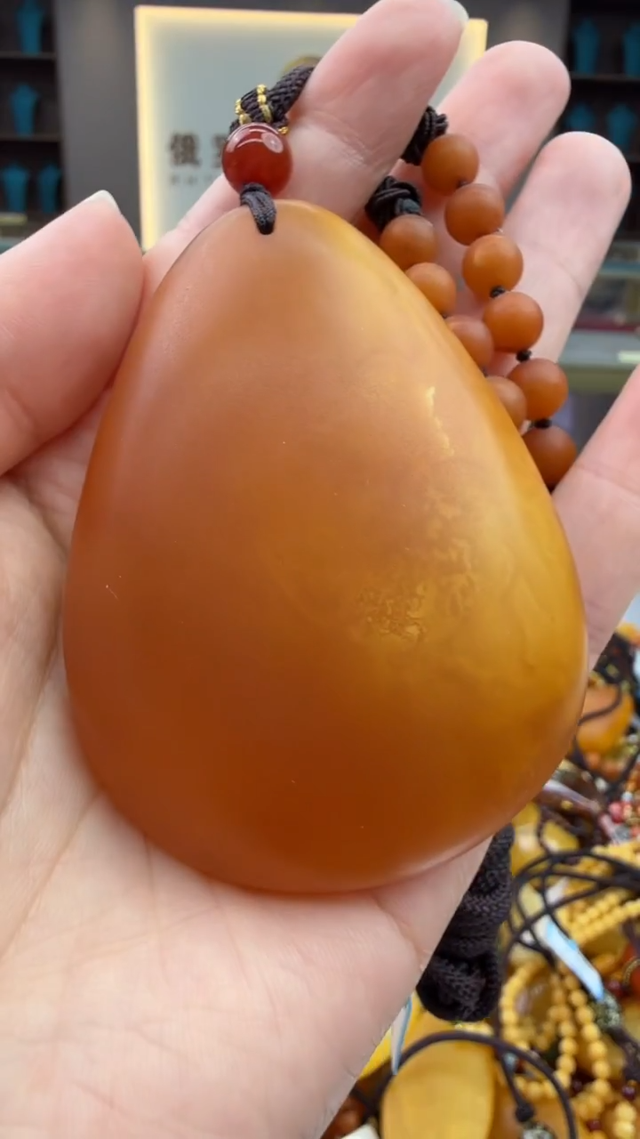 琥珀颈饰未镶嵌124秒拍号 假一罚三