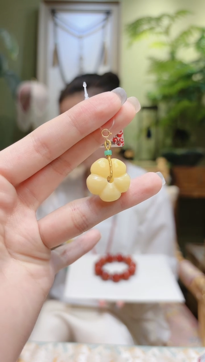 【闪购商品】蜜蜡裸石18K金镶嵌蜜蜡花吊坠30