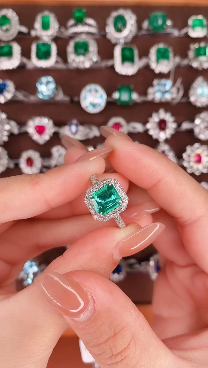 【闪购商品】18K金戒指18K金镶嵌祖母绿-1.65ct