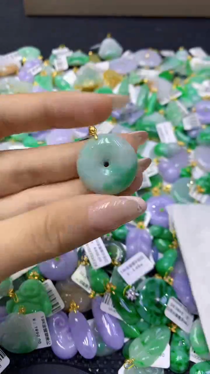 颈饰未镶嵌翡翠天然缅甸翡翠A货