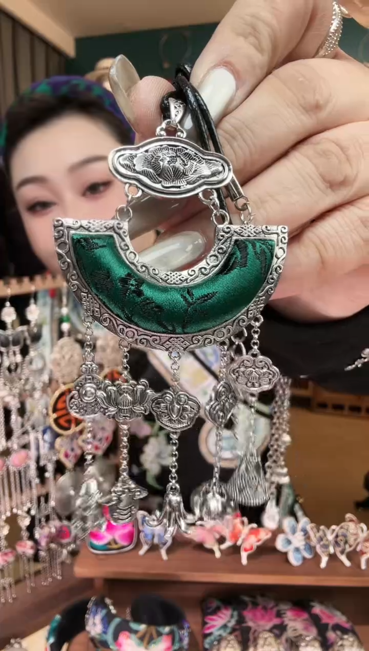 刺绣纯手工民族风刺绣吊坠