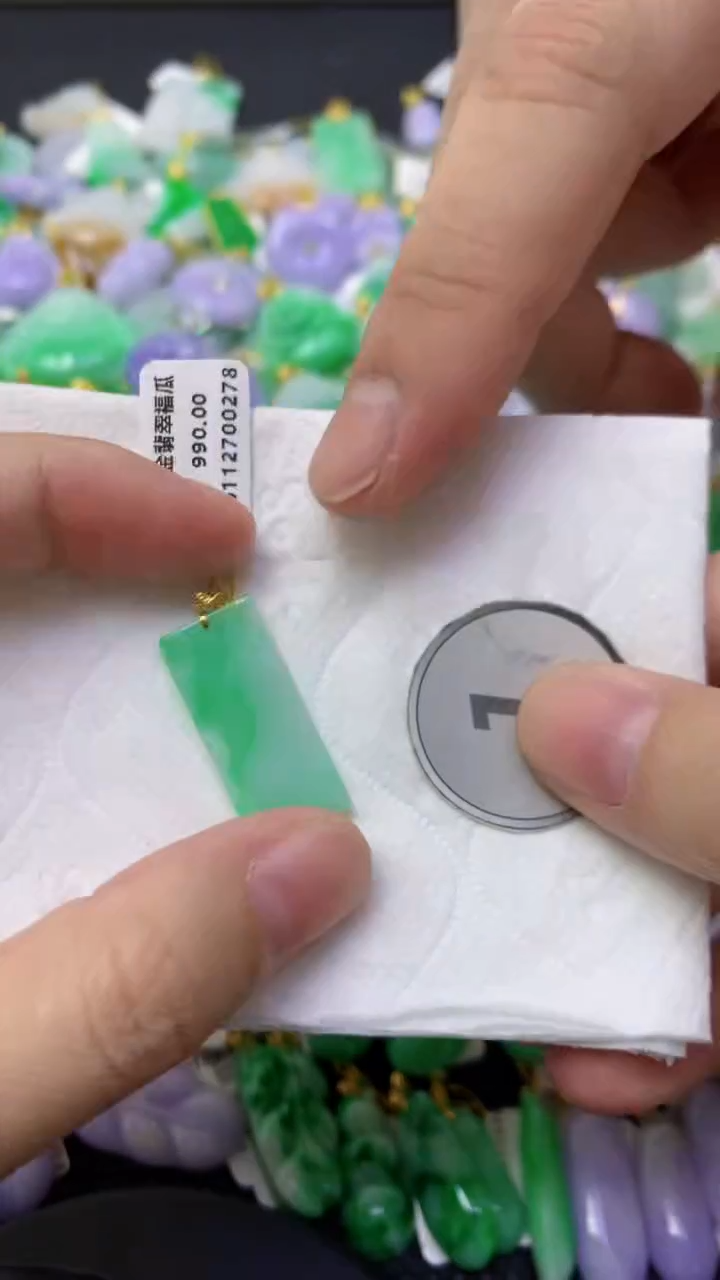 颈饰18K金镶嵌翡翠天然缅甸翡翠A货