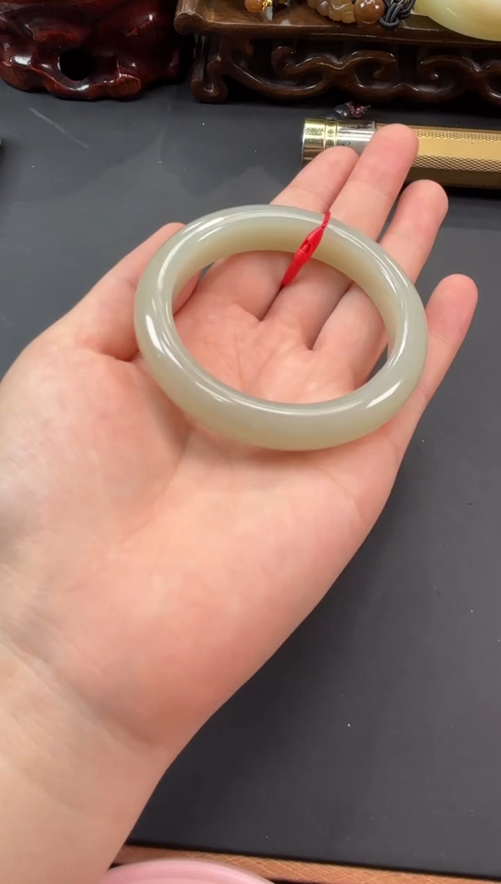 【闪购商品】和田玉手镯未镶嵌且末微色差近矿53