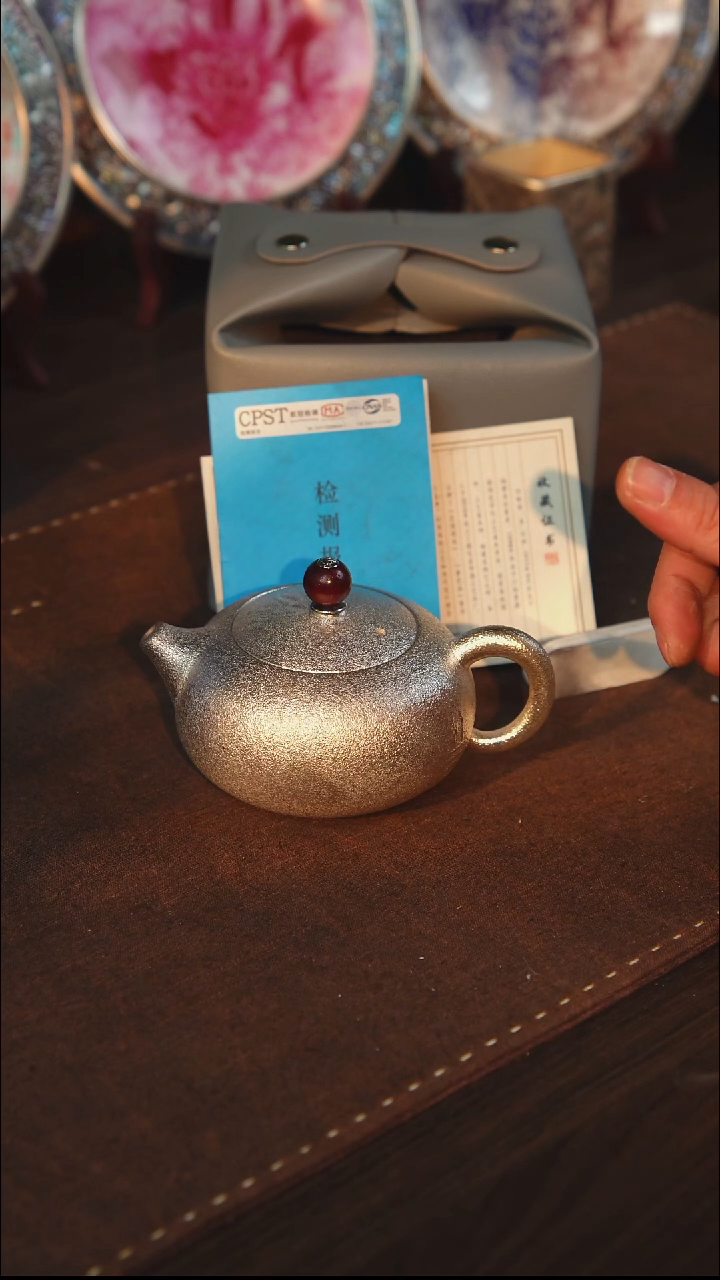 瓷鎏银正把西施壶