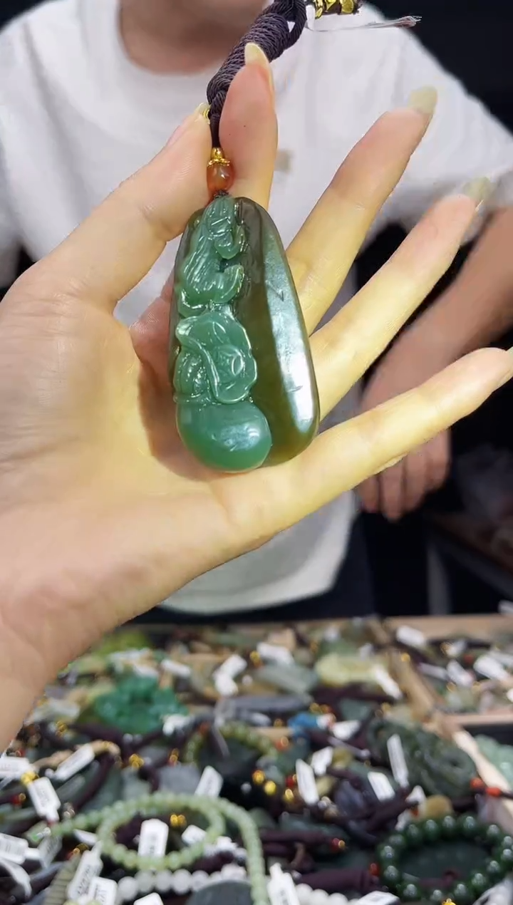 颈饰未镶嵌和田玉1