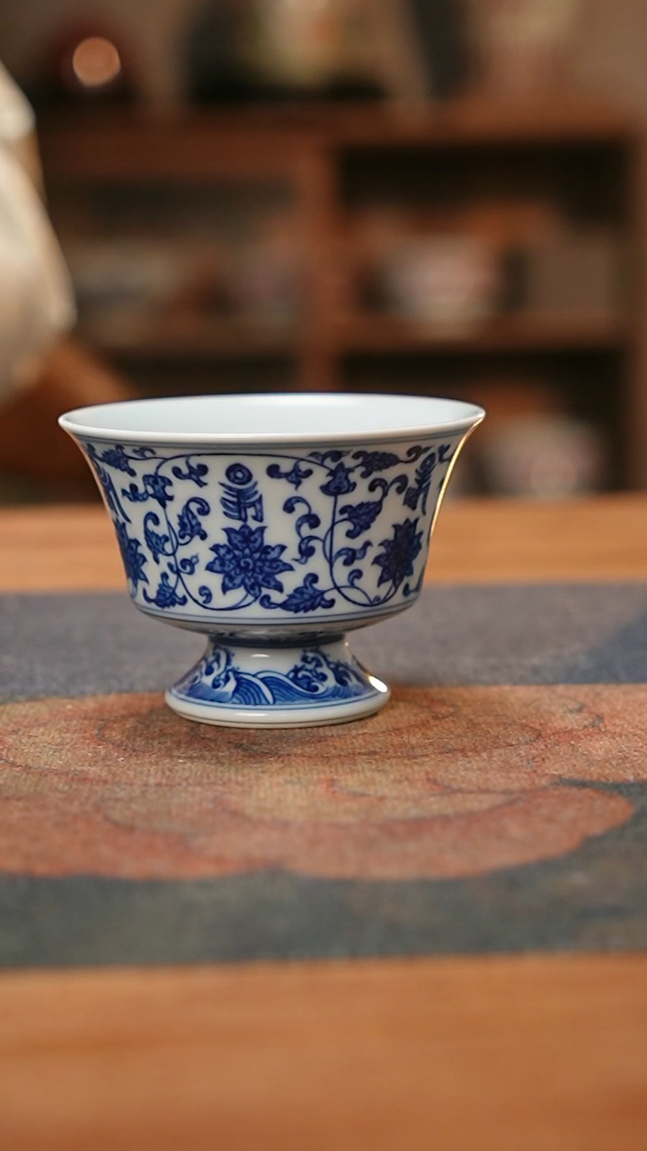 【闪购商品】贵红窑青花缠枝莲六字真言高足杯