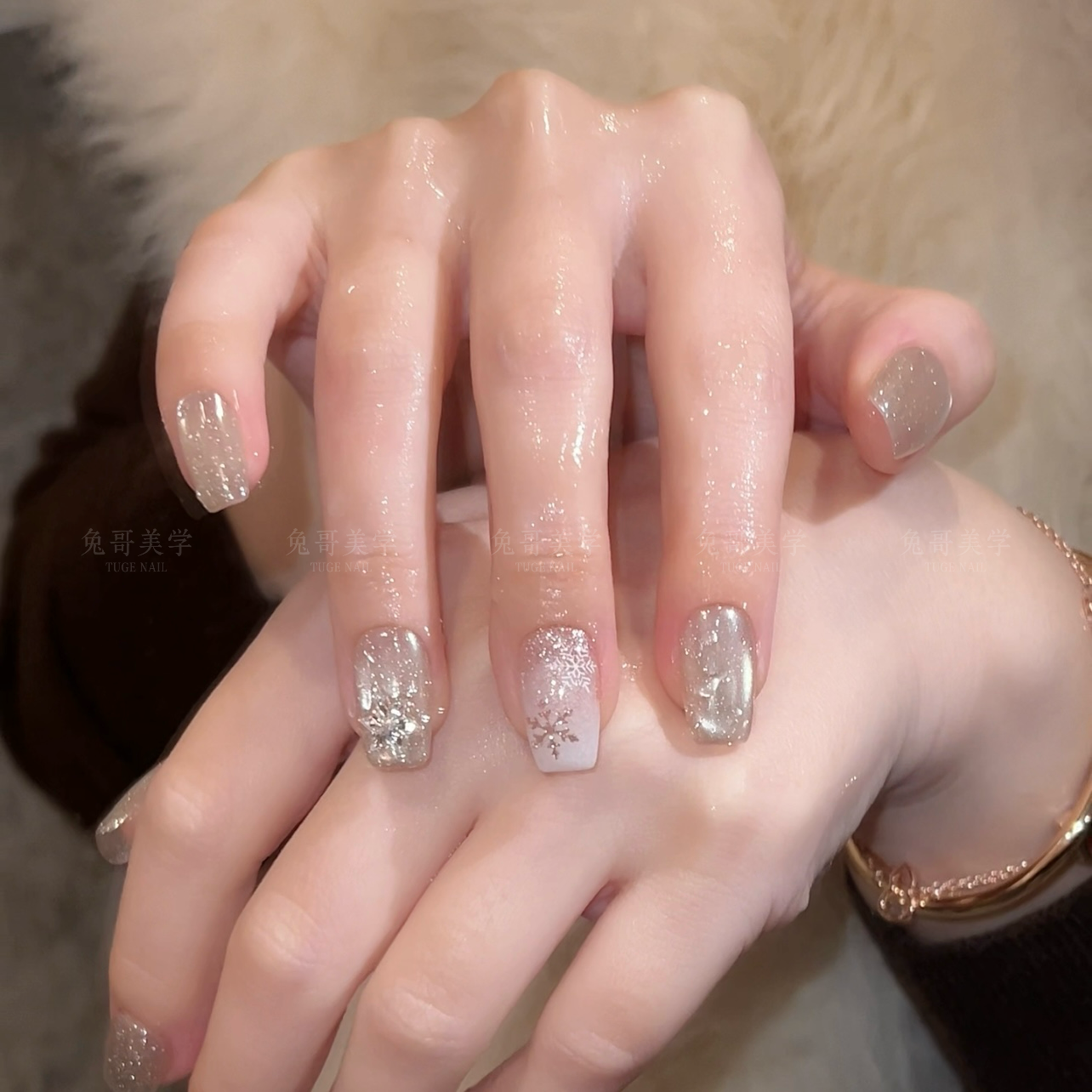TugeNail“雪国列车”高定冬手绘雪花圣诞节美甲高光镀膜美甲TGN124