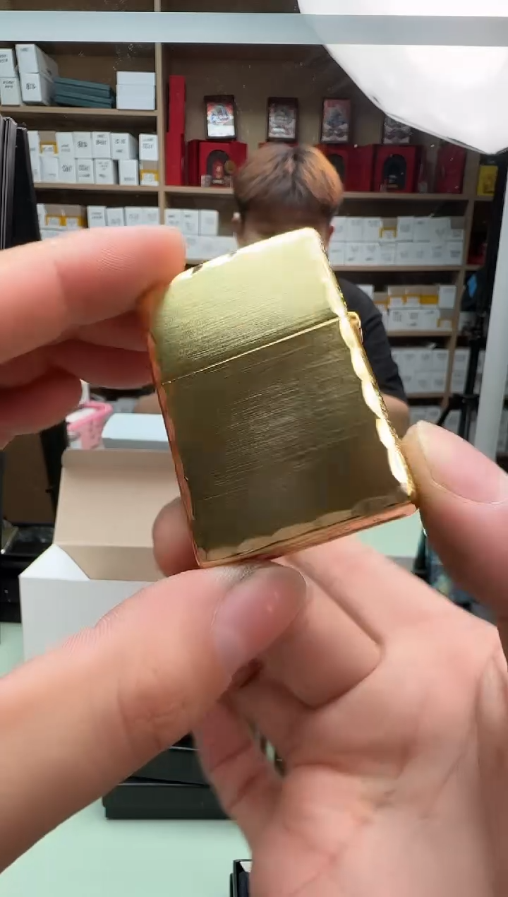 Zippo打火机镀银侧雕四叶草