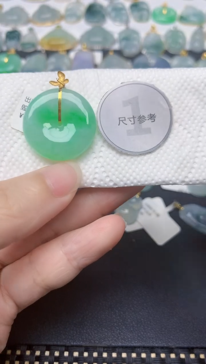 翡翠18K金镶嵌颈饰天然缅甸A货翡翠