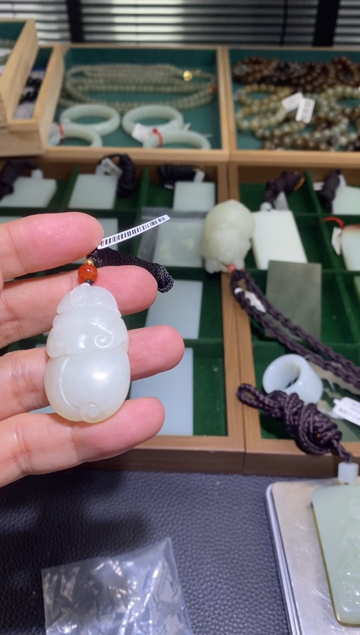 颈饰未镶嵌和田玉为****.为了您我