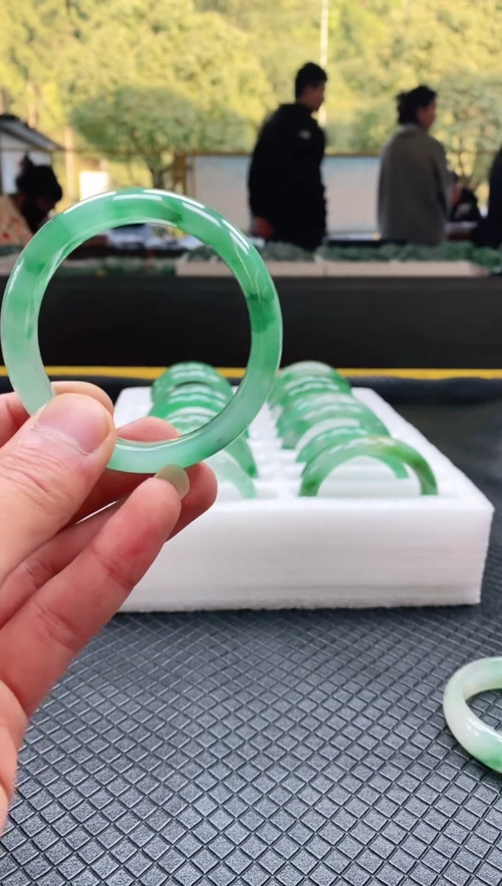 【闪购商品】石英质玉手镯未镶嵌13-冰飘花天然非洲翠·-手镯·