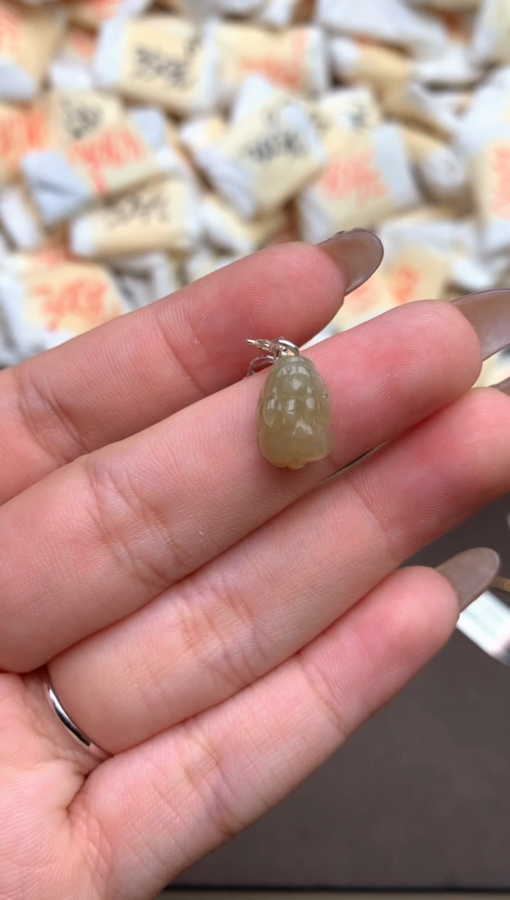 【闪购商品】翡翠未镶嵌颈饰 —