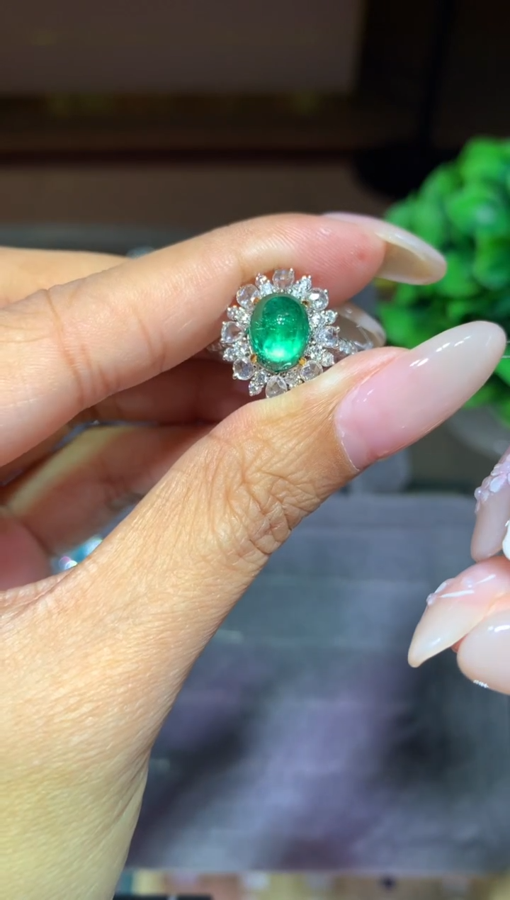 18K金镶嵌戒指祖母绿2.73ct