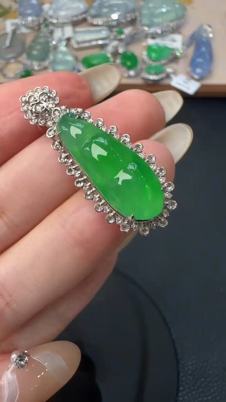 【闪购商品】翡翠吊坠(不含链)18K金镶嵌45