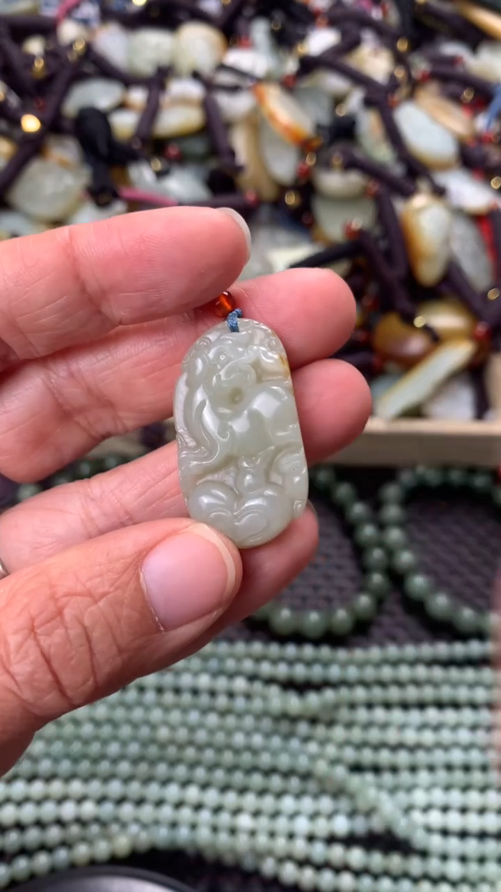 【闪购商品】和田玉颈饰未镶嵌多样性发货没有证书拍一发一有瑕