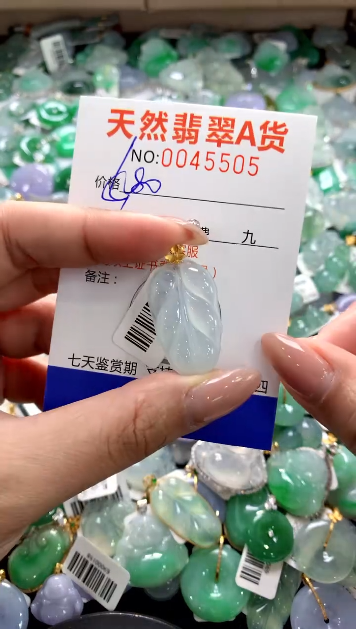 颈饰18K金镶嵌翡翠1111111111111111