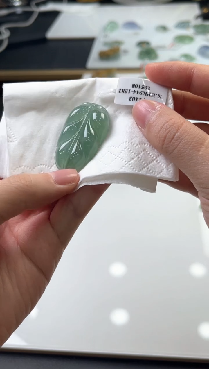 【闪购商品】翡翠挂件未镶嵌叶子发一件YQYB36