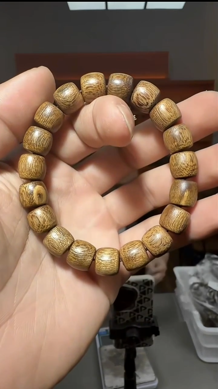 沉香吊坠a83号菩萨奇13g-1.2多样性发一