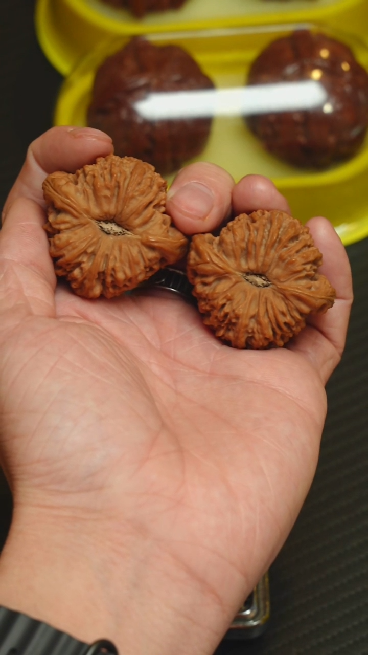 吊坠文玩核桃44 南疆石凹地