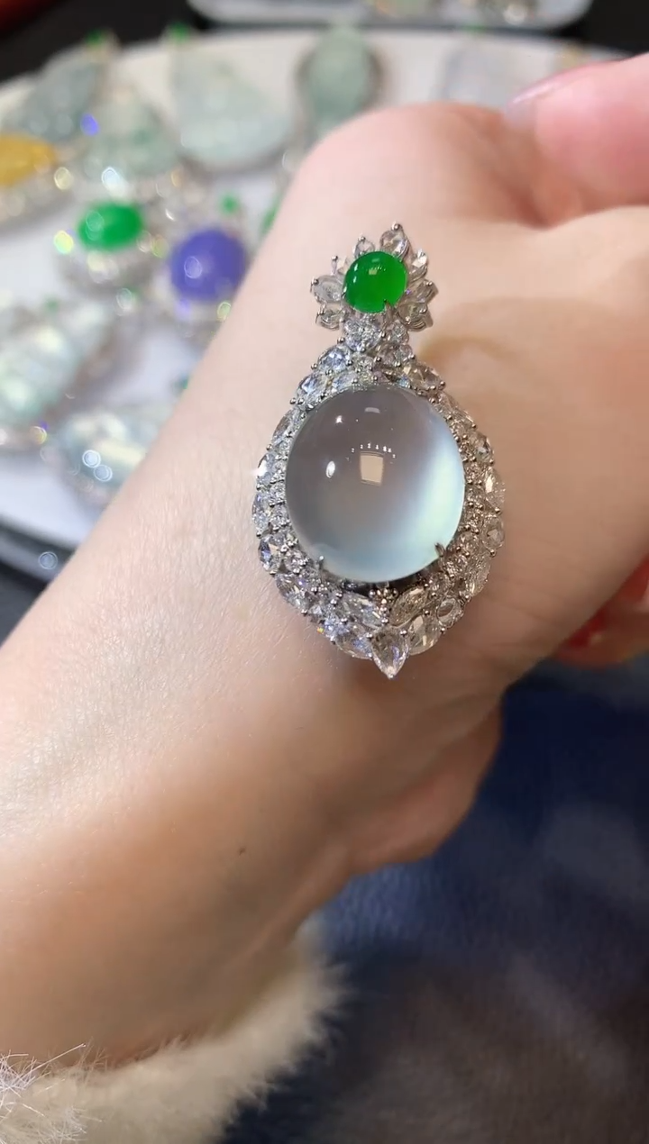 【闪购商品】翡翠吊坠(不含链)18K金镶嵌D58