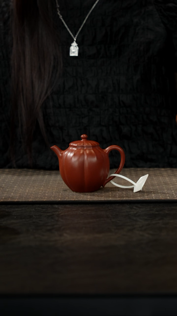 茶壶紫砂?****?朱泥筋纹菊瓣壶180cc