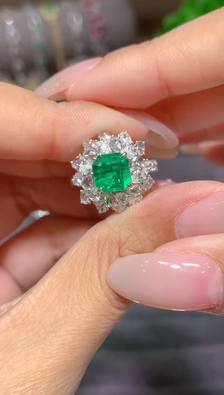 18K金镶嵌戒指祖母绿1.33CT