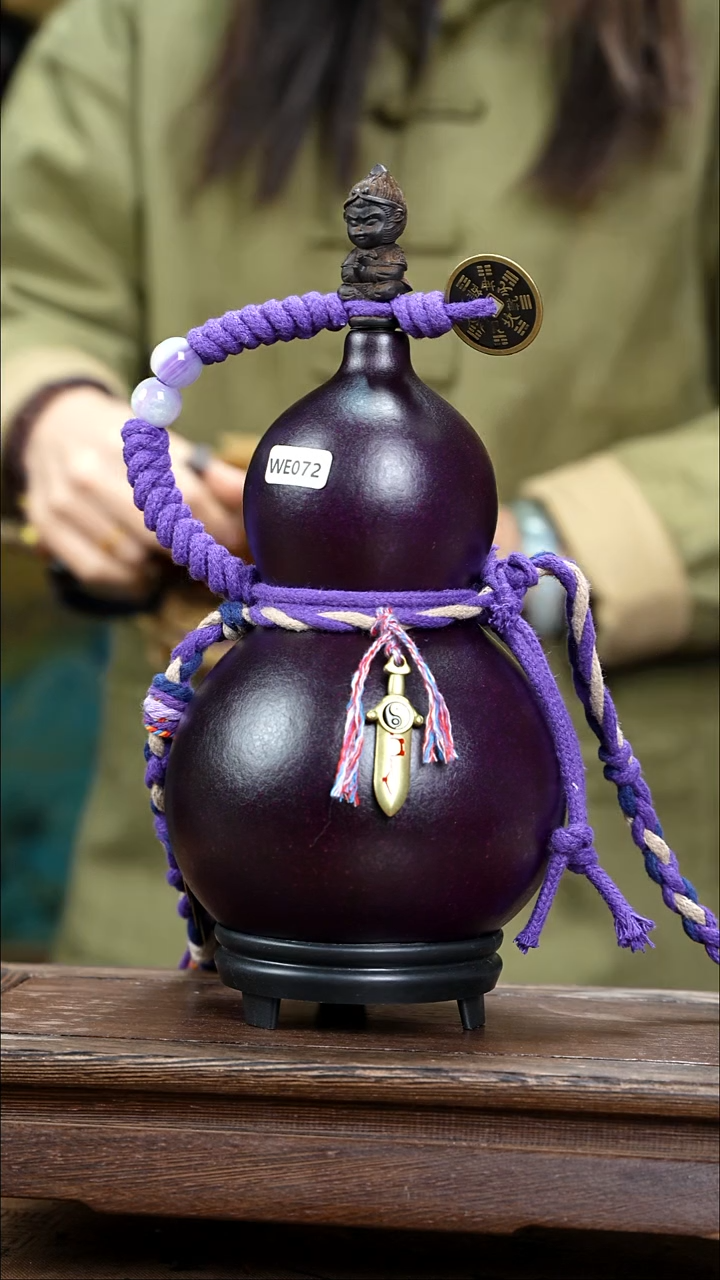 WE072精品藏绳款天然酒葫芦（一物一拍）