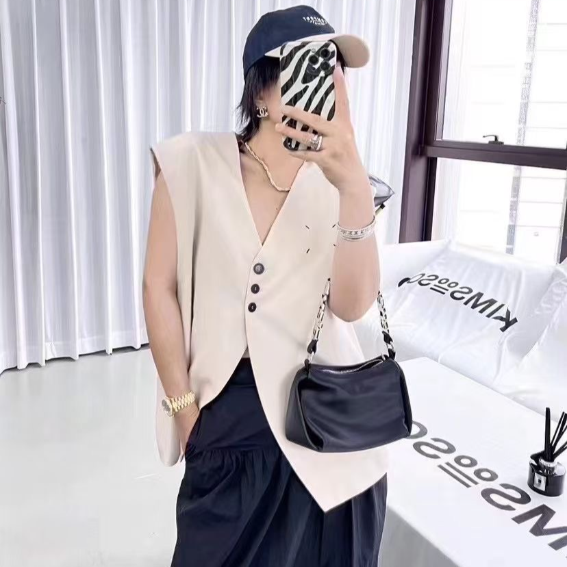 轻奢设计感小众宽松休闲洋气纽扣西服马甲女短款外穿时尚坎肩清仓