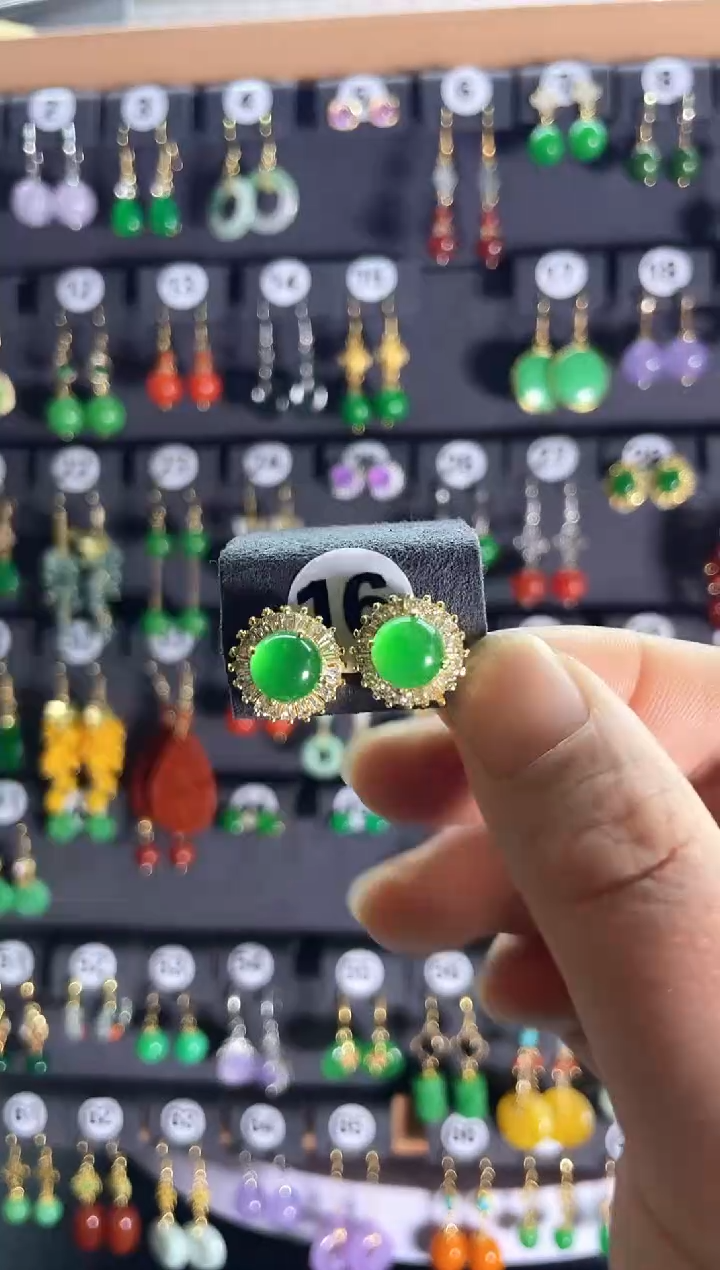 【闪购商品】翡翠耳饰银S925镶嵌16....