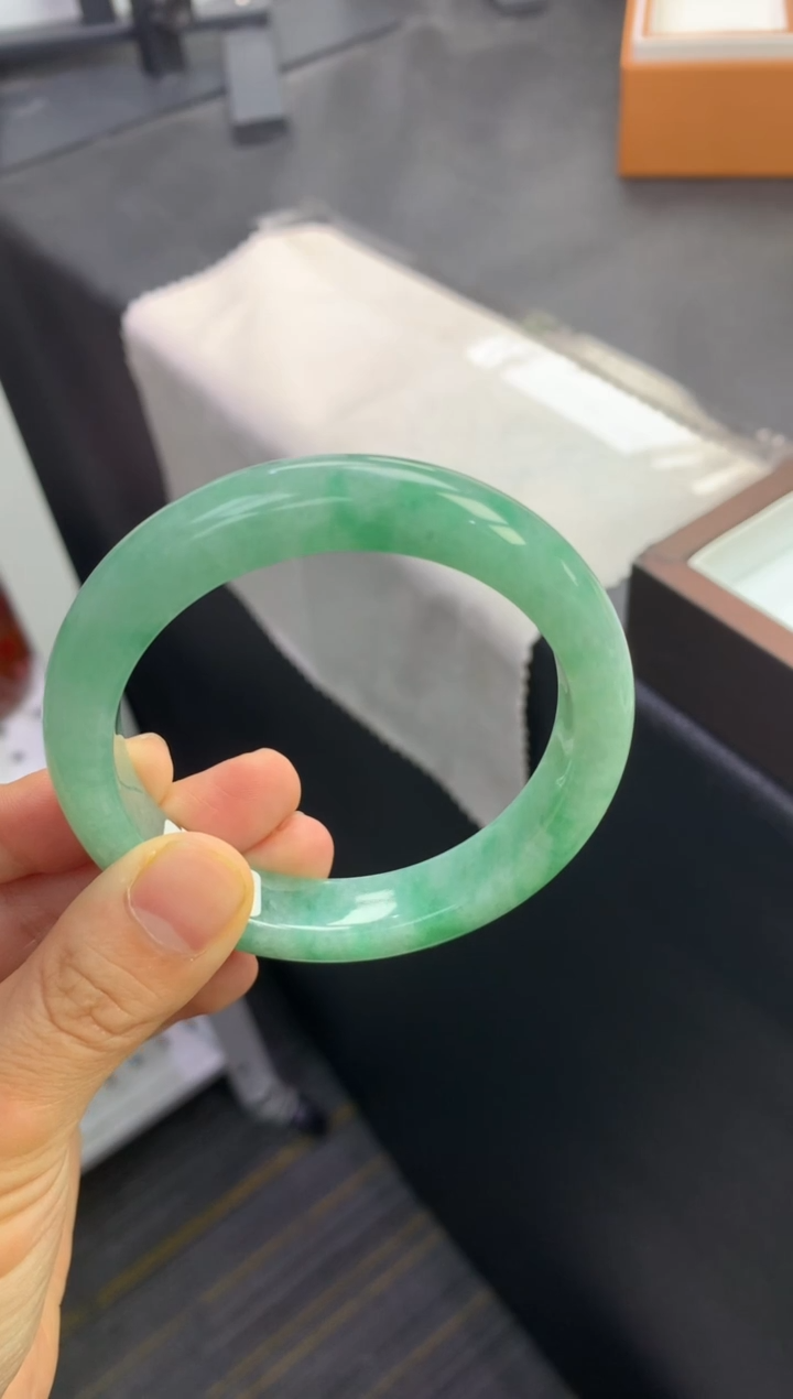 未镶嵌手镯翡翠退货需手镯吊牌标签完好