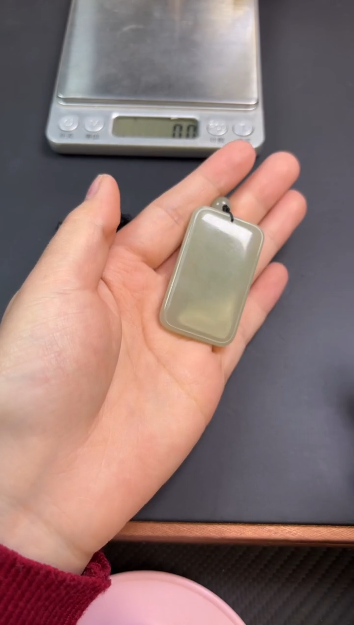 【闪购商品】和田玉吊坠(赠链)未镶嵌且末微色差近矿吊坠L