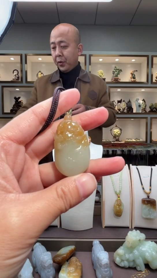 颈饰未镶嵌和田玉苏