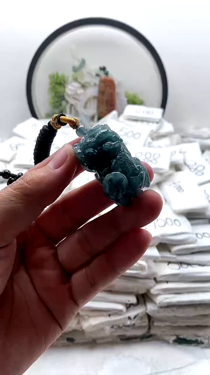颈饰未镶嵌翡翠貔貅