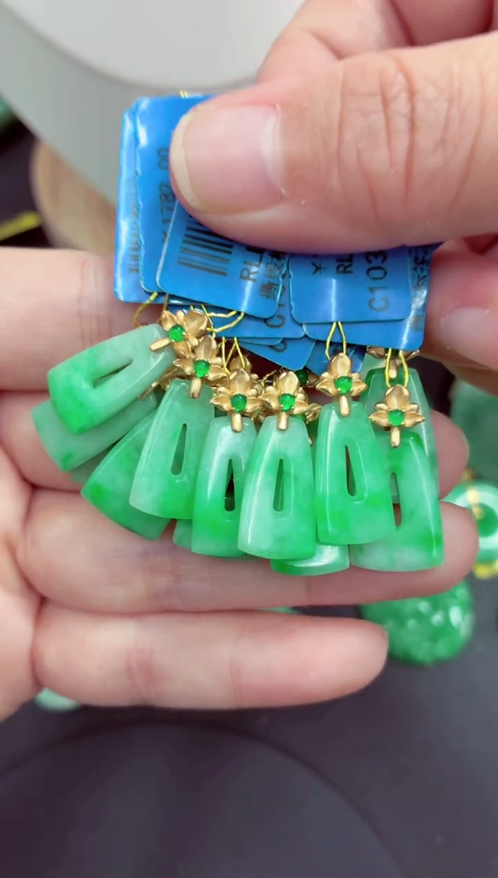 吊坠(不含链)未镶嵌翡翠多样性发货其中一件