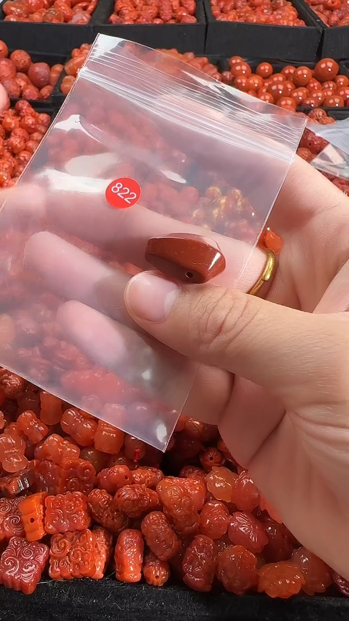 颈饰未镶嵌南红玛瑙1