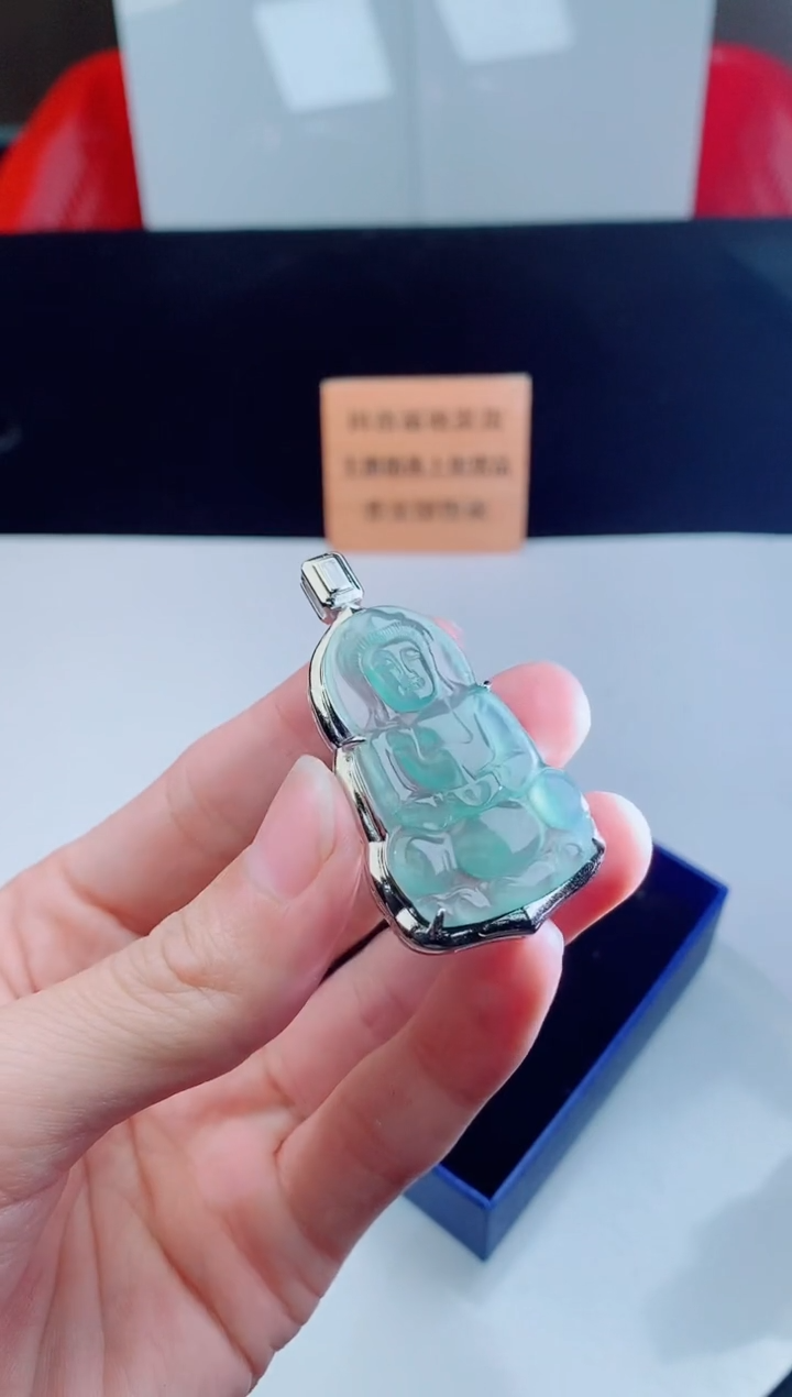 颈饰未镶嵌翡翠       